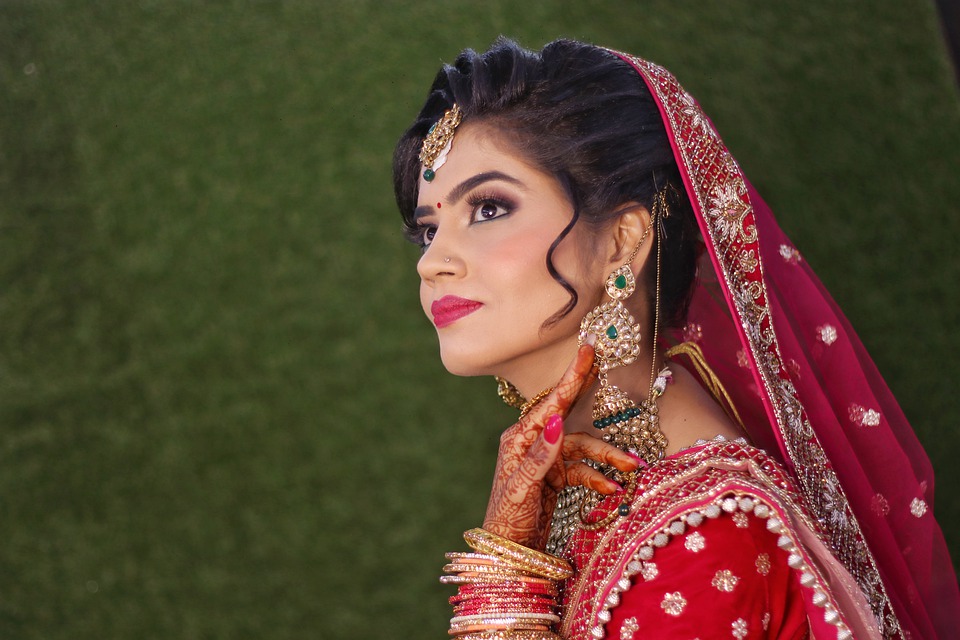 <span  class="uc_style_uc_tiles_grid_image_elementor_uc_items_attribute_title" style="color:#ffffff;">bride-6171757_960_720</span>